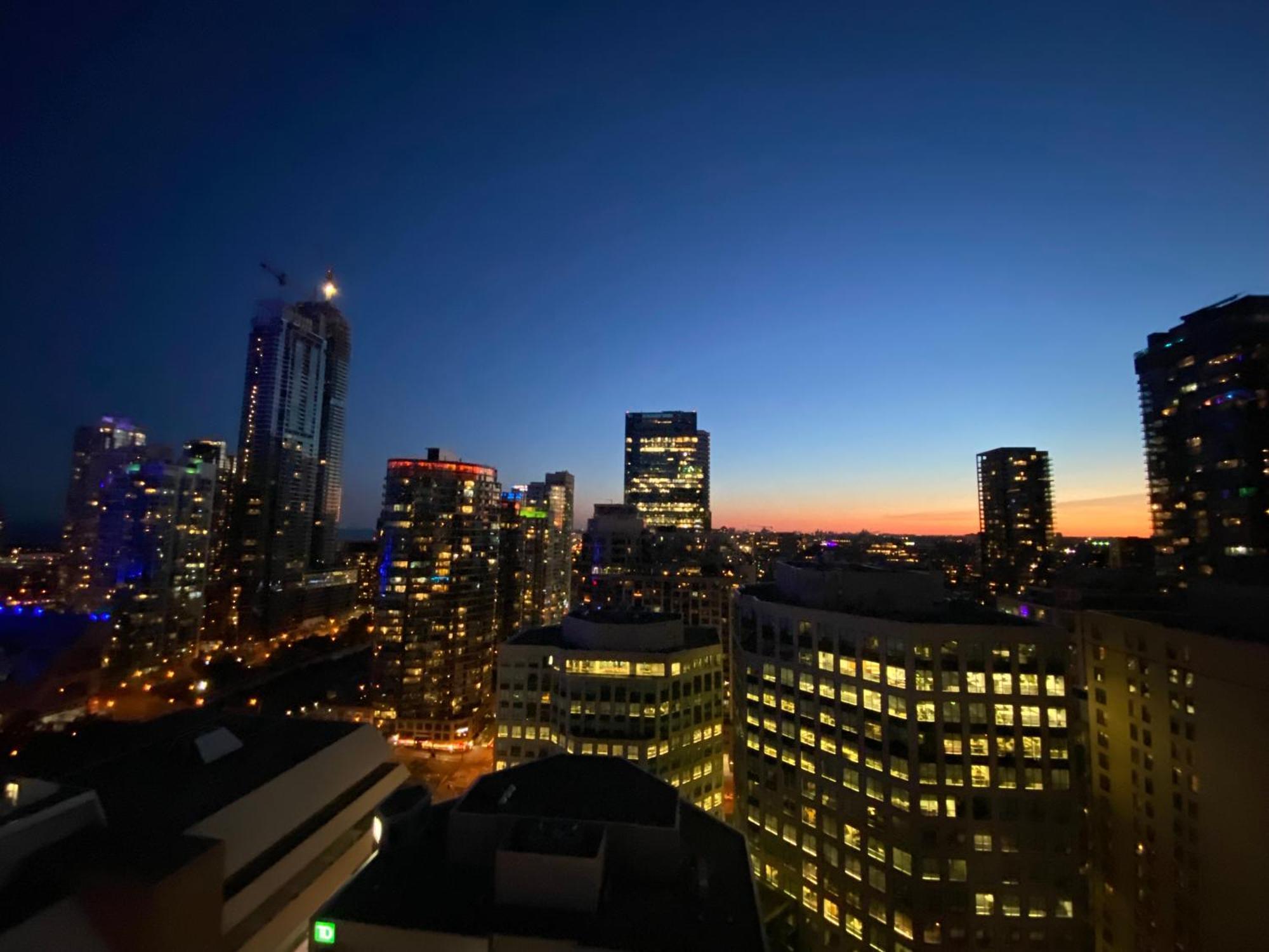 Central Toronto Suite - Free Parking, City Views, Near Cn Tower Exterior foto
